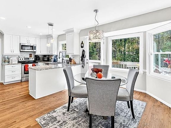 3rd image of 10905 Shallowford Rd