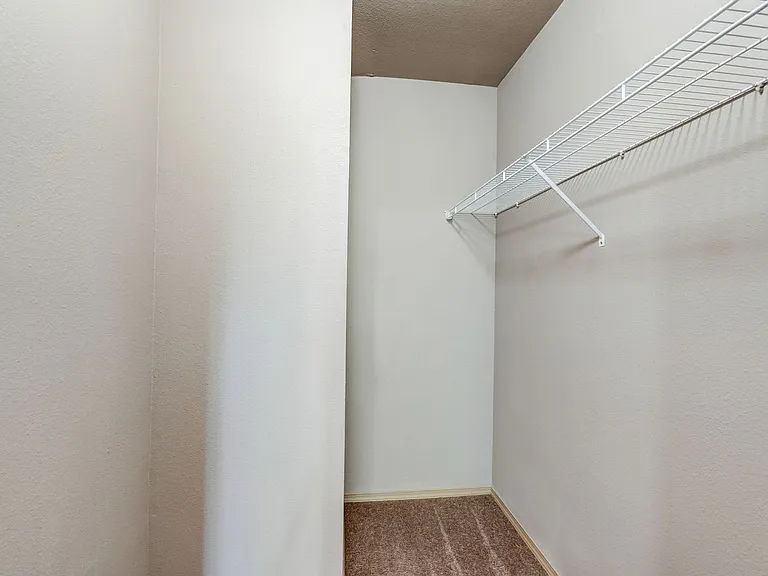 Gateway Village Apartments — Photo 32