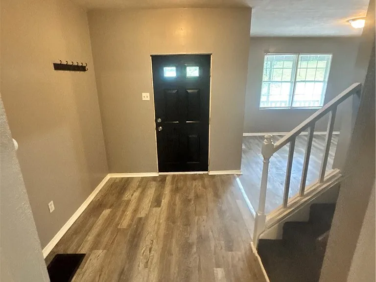 335 Cedarhurst St — Photo 11