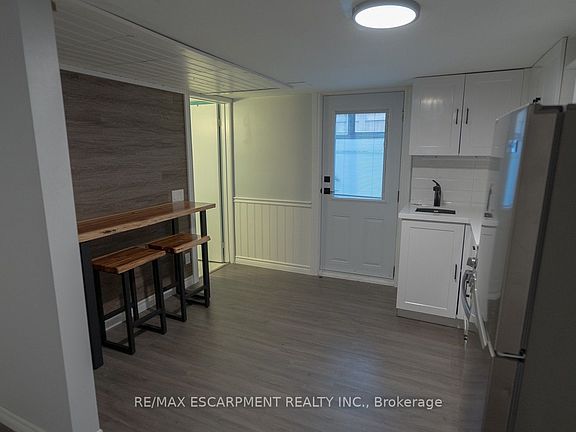2nd image of 2177 Lakeshore Rd