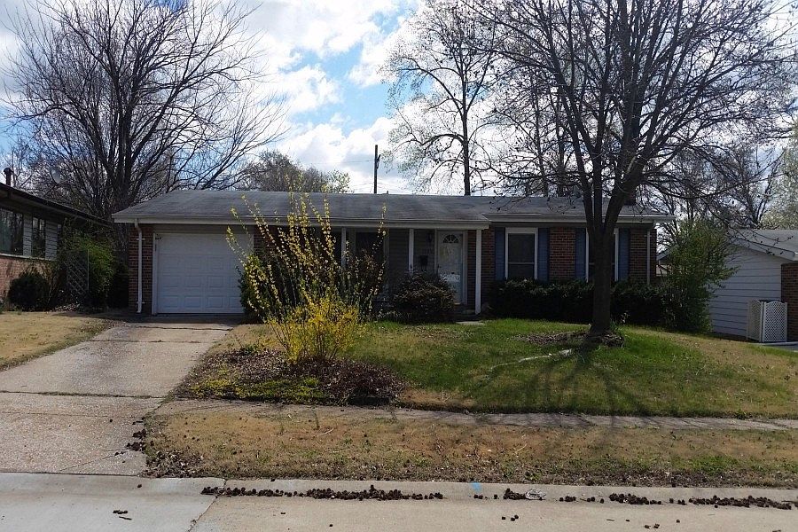 1st image of 1520 Golden Gate Dr