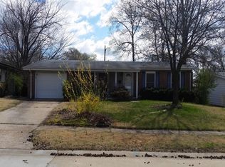 1520 Golden Gate Dr, Florissant, MO 63033