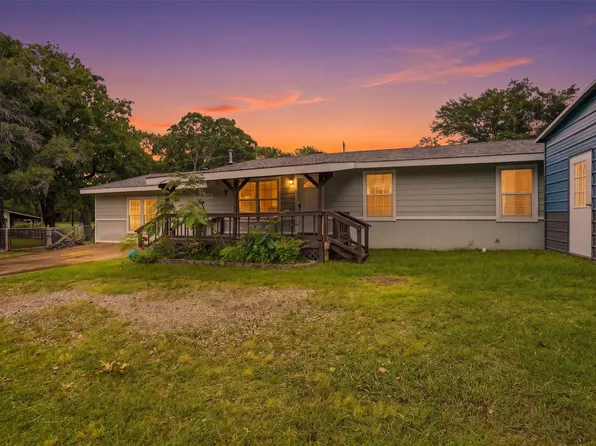 1724 E Crestway Dr, West Tawakoni, TX 75474