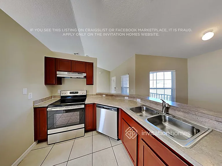 327 Huron Dr — Photo 7