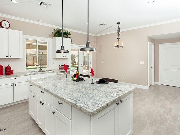 5th image of 739 E Palmaire Ave