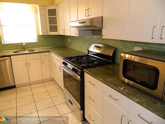 Fabulous gourmet kitchen.