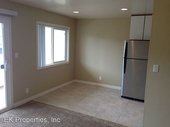 5th image of 2174 Montgomery Ave APT A