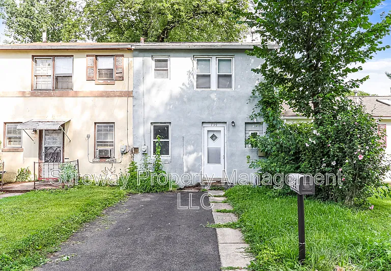 739 Pennsylvania Ave — Photo 1