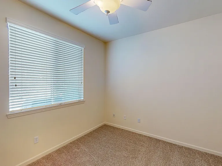 445 Dartmoor Ct — Photo 23