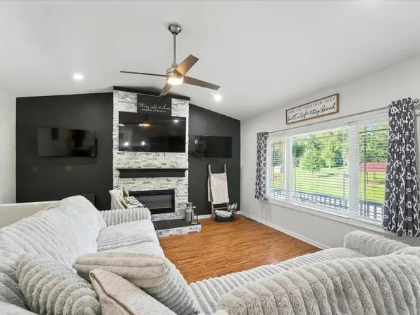 127 Doyle Ave, Evansdale, IA 50707
