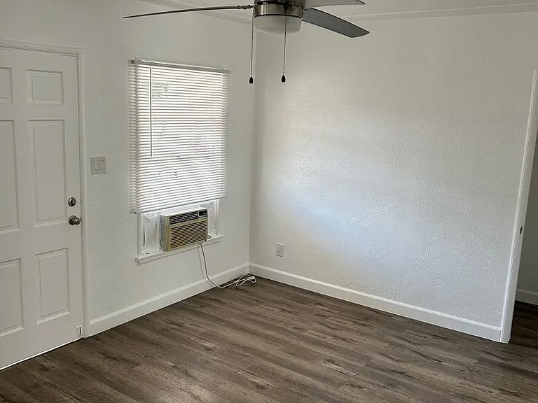 Evans Apartments — Photo 21