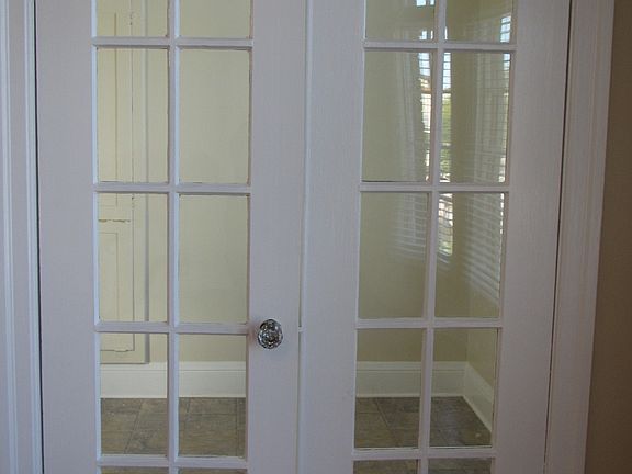 door between Eating area & LR