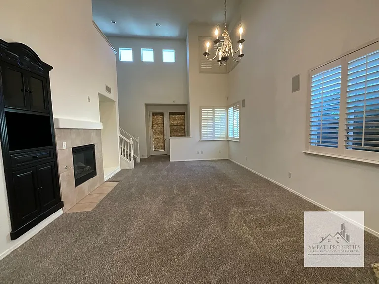 626 W Lisbon Ln — Photo 9