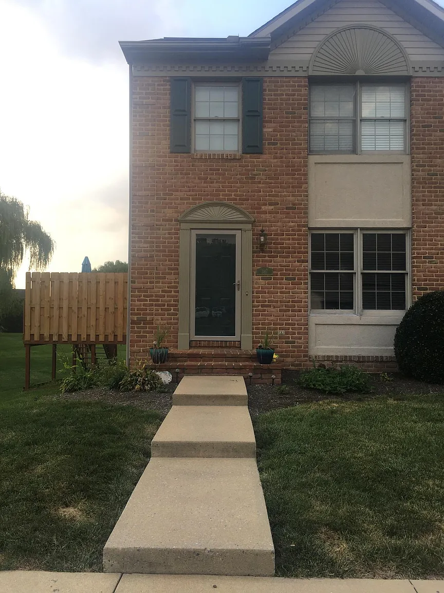 387 Cobblestone Ln photo 1