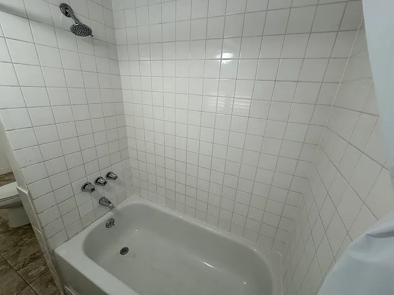 1430 W 25th St #1/2 — Photo 14