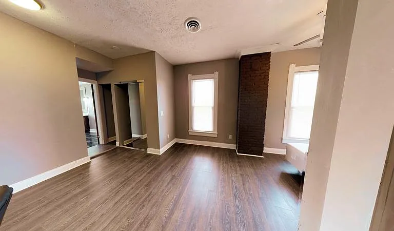 928 E Colvin St — Photo 17
