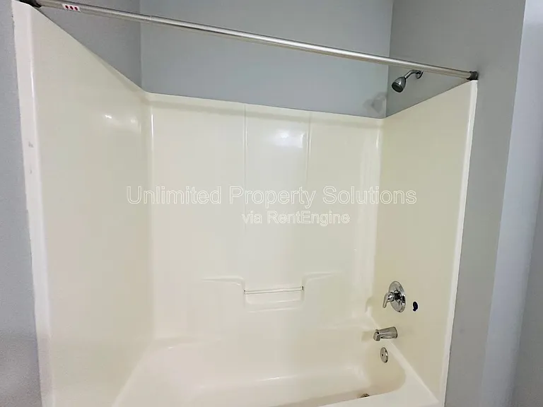 5244 Christian Dr — Photo 10