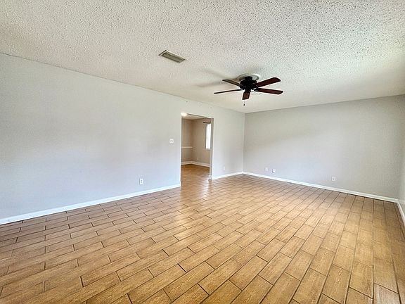 3rd image of 4904 Andrea Ln