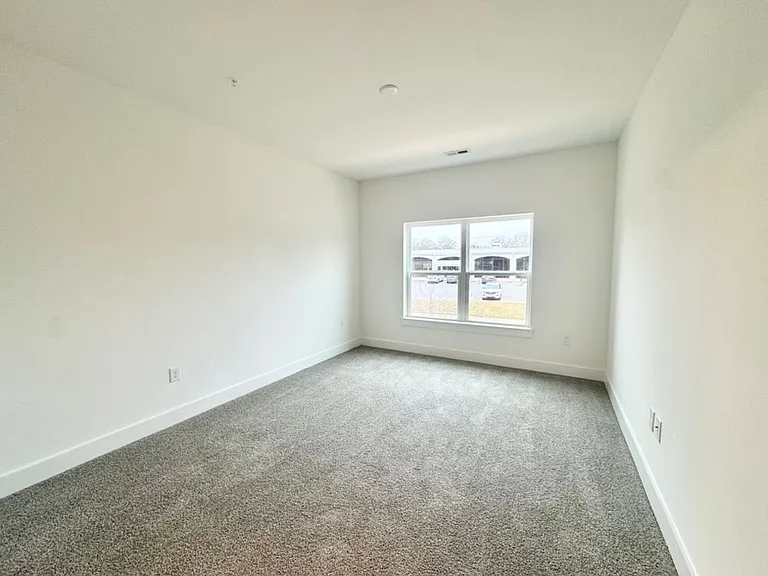 175 W Black St #204 — Photo 13