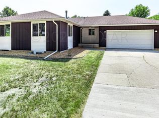 2614 Eastgate Dr S, Fargo, ND 58103