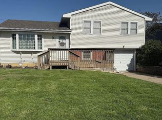 1109 Westwood Ln, Muscatine, IA 52761