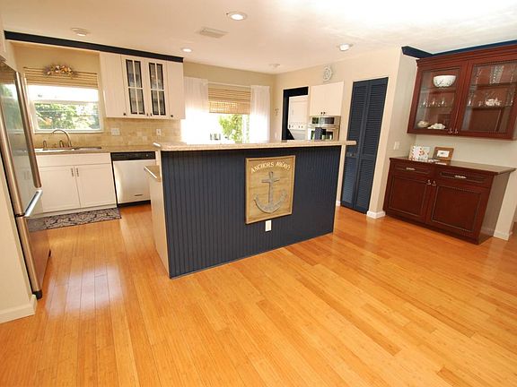 3rd image of 27339 Jamaica Ln