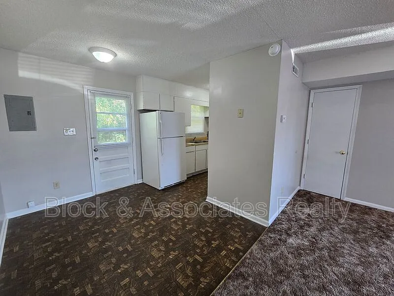 115 College St — Photo 4