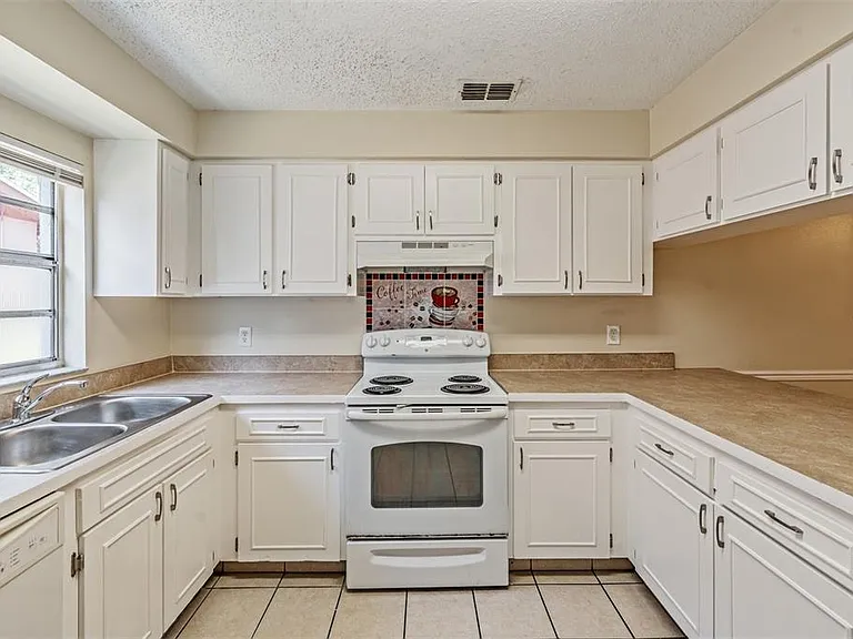9616 N Oklawaha Ave #1/2 — Photo 19