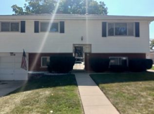 433 W Diversey Ave, Addison, IL 60101