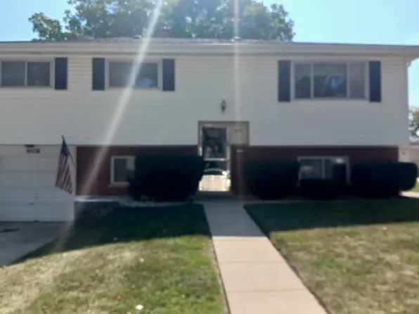 433 W Diversey Ave, Addison, IL 60101