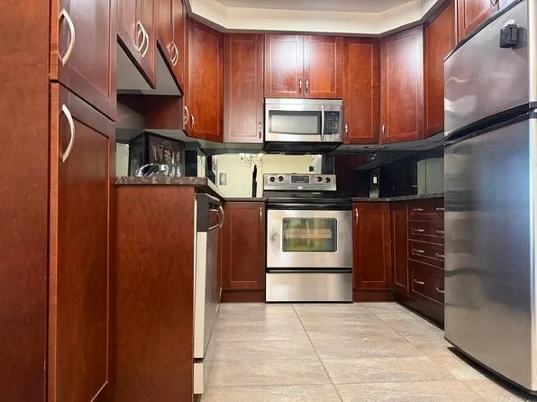 9235 Jane St #715, Vaughan, ON L6A 0J8