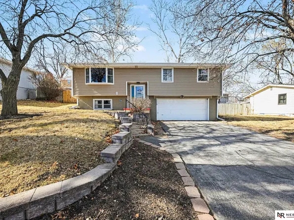 3008 Cottonwood Ln, Omaha, NE 68134