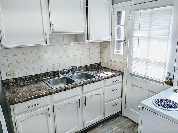 4th image of 4415 Holdrege St
