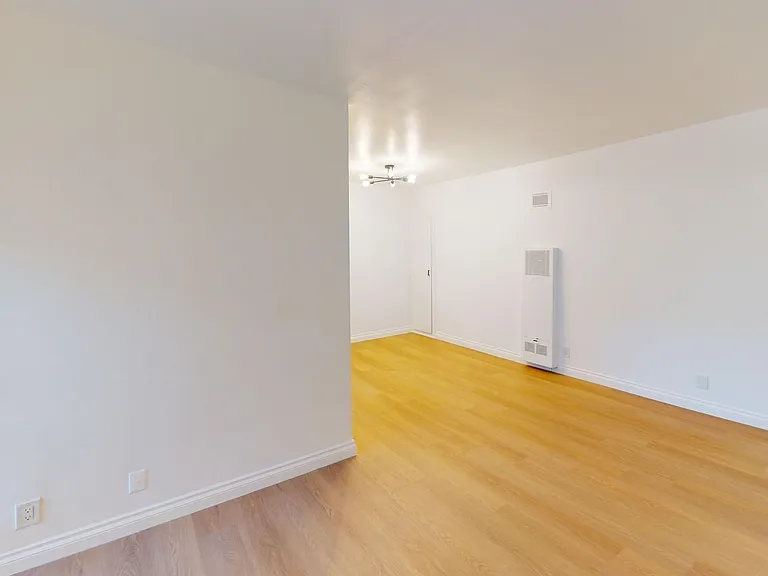 The Claire Manor Apts — Photo 32