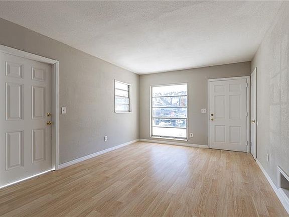 4th image of 8605 Chinaberry Dr