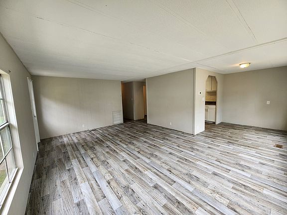 2nd image of 654 SE 128th Ave