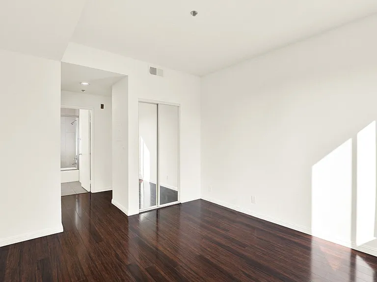 Peach Tree Court Apartments — Photo 20