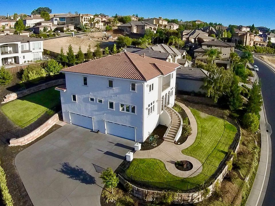 1st image of 742 Heritage Pl