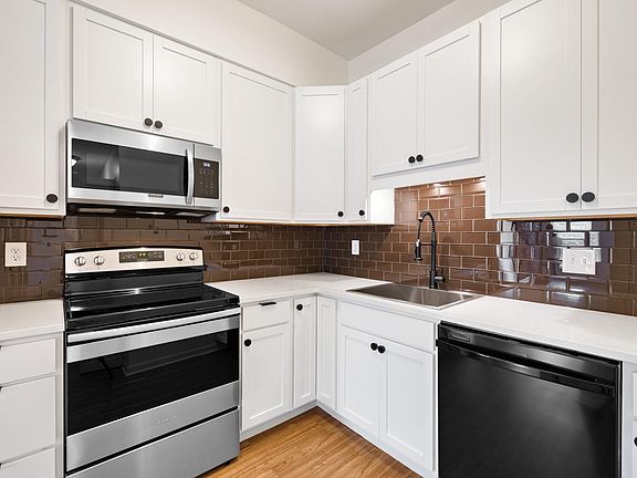 3rd image of 5236 Waterman Blvd APT C