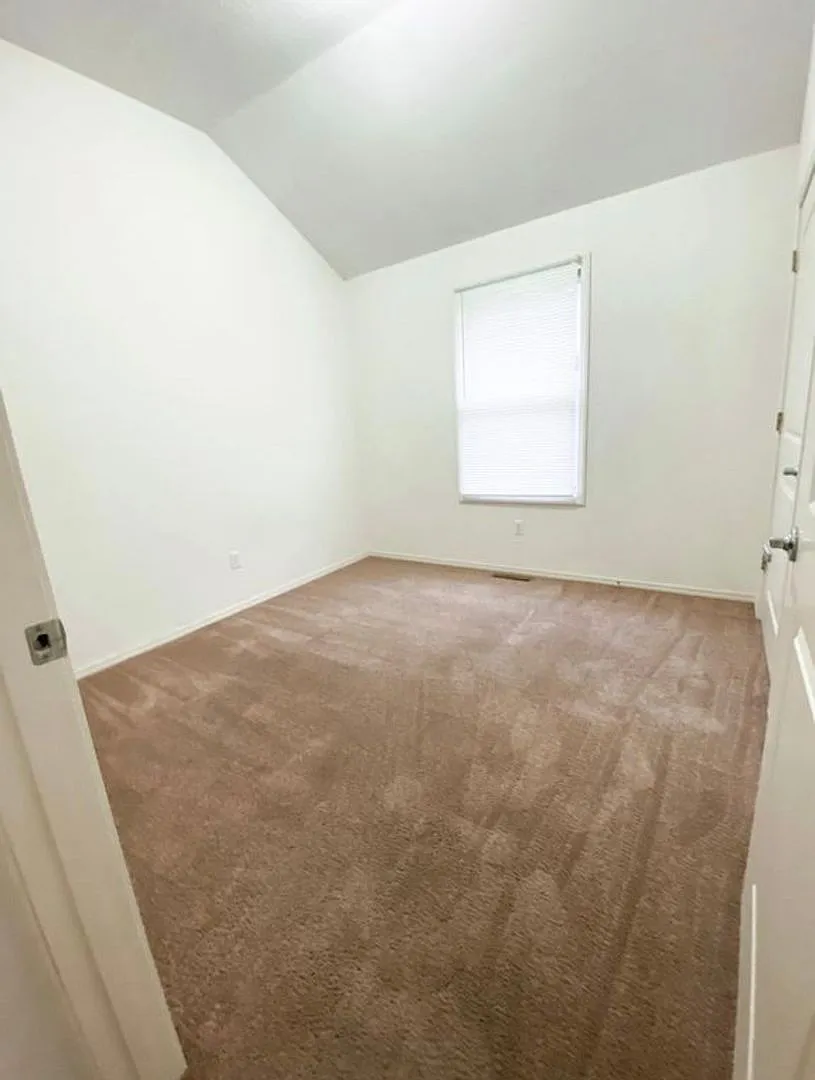Spacious 3-Bedroom Ozark Duplex with 2-Car Garage $1,495! — Photo 2