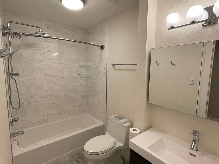 1170 Monroe Dr — Photo 9