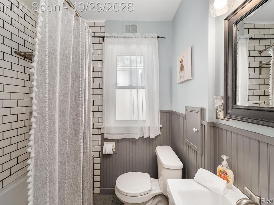 724 Gardenia Ave, photo 18