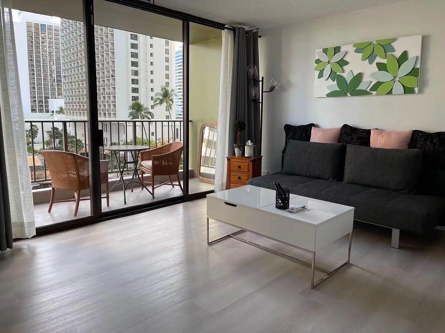 1 bed, 564 sqft, $2,300 — Photo 1