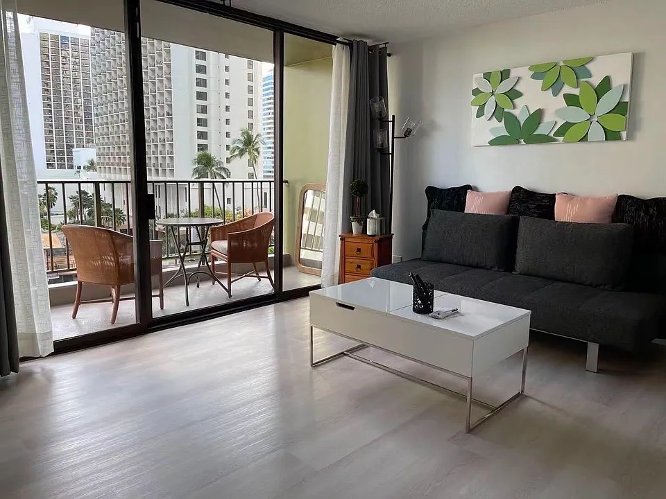 229 Paoakalani Ave #704