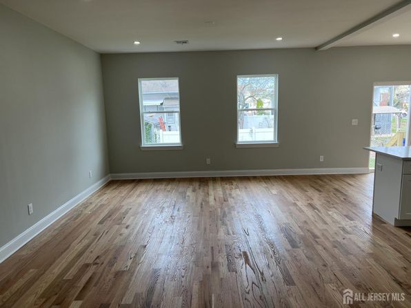21 Catherine St, Carteret, NJ 07008