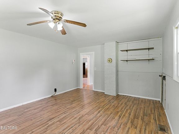 5th image of 128 Barnes Ln