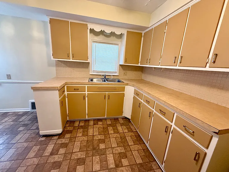 575 Noble Ave — Photo 10