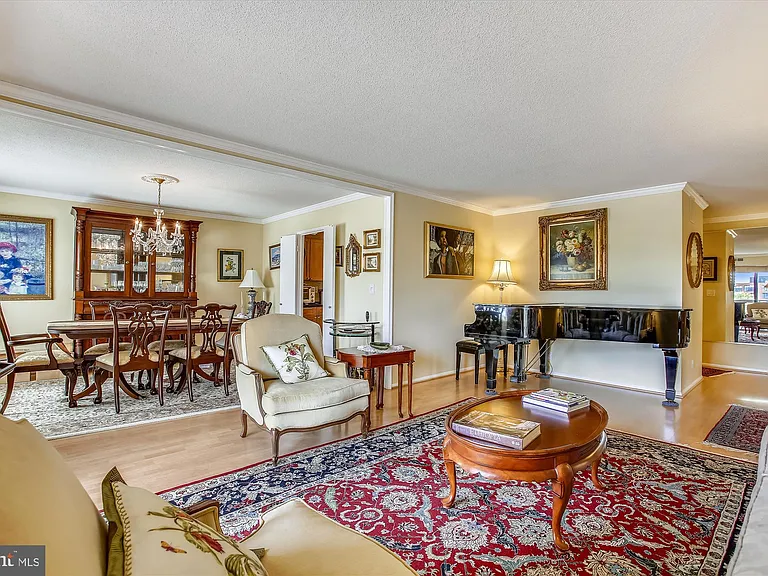 8360 Greensboro Dr #712 — Photo 6