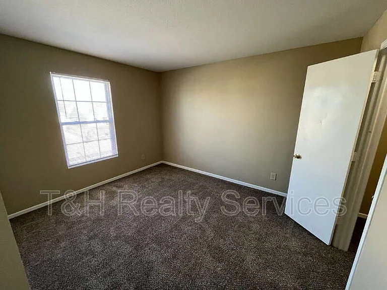 1422 Dowell St — Photo 16