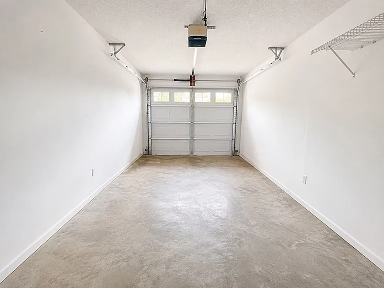111 N Springview Dr — Photo 7